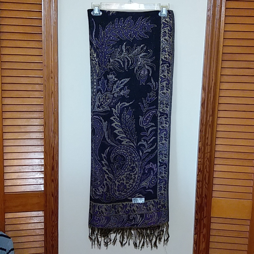 NWOT Handcrafted Gold thread Pashmina shawl